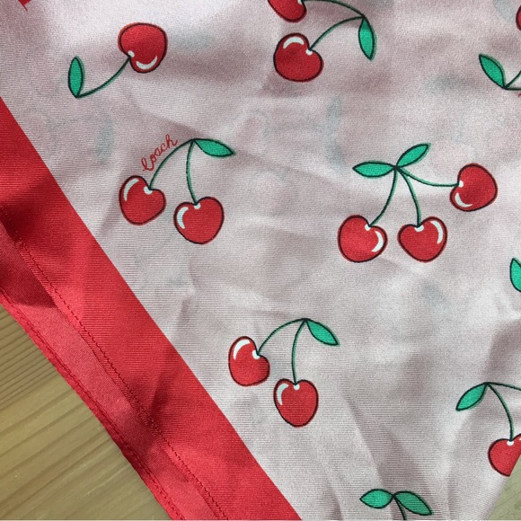 🍒Coach Signature Heart Cherry Print Silk Diamond Scarf - Picture 6 of 10